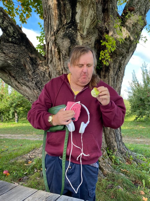 DR_Apple Picking