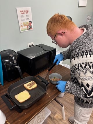 SK placing steak on bread-1
